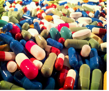 Baixar el preu dels medicaments: la lluita dels pobles contra el goliat de les multinacionals